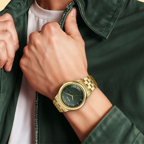 Titan Karishma Quartz Analog with Day and Date Green Dial Stainless Steel Strap Men's Watch, 1824YM02